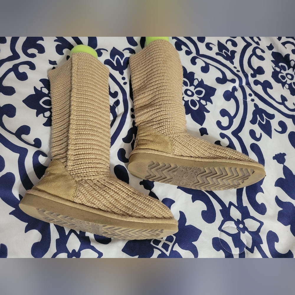 Ugg Brown Cardy Knit Boots - Picture 3 of 9